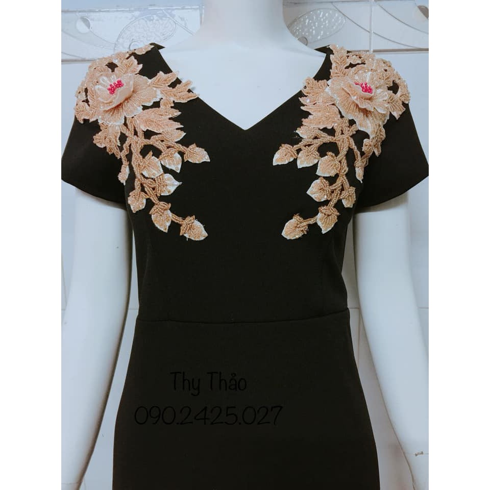 đầm nữ trung niên dự tiệc sang trọng, màu đen phối hoa