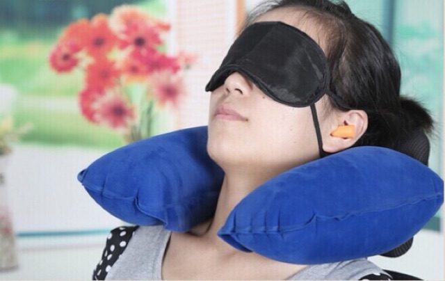 Gối hơi kèm bịt tai, che mắt