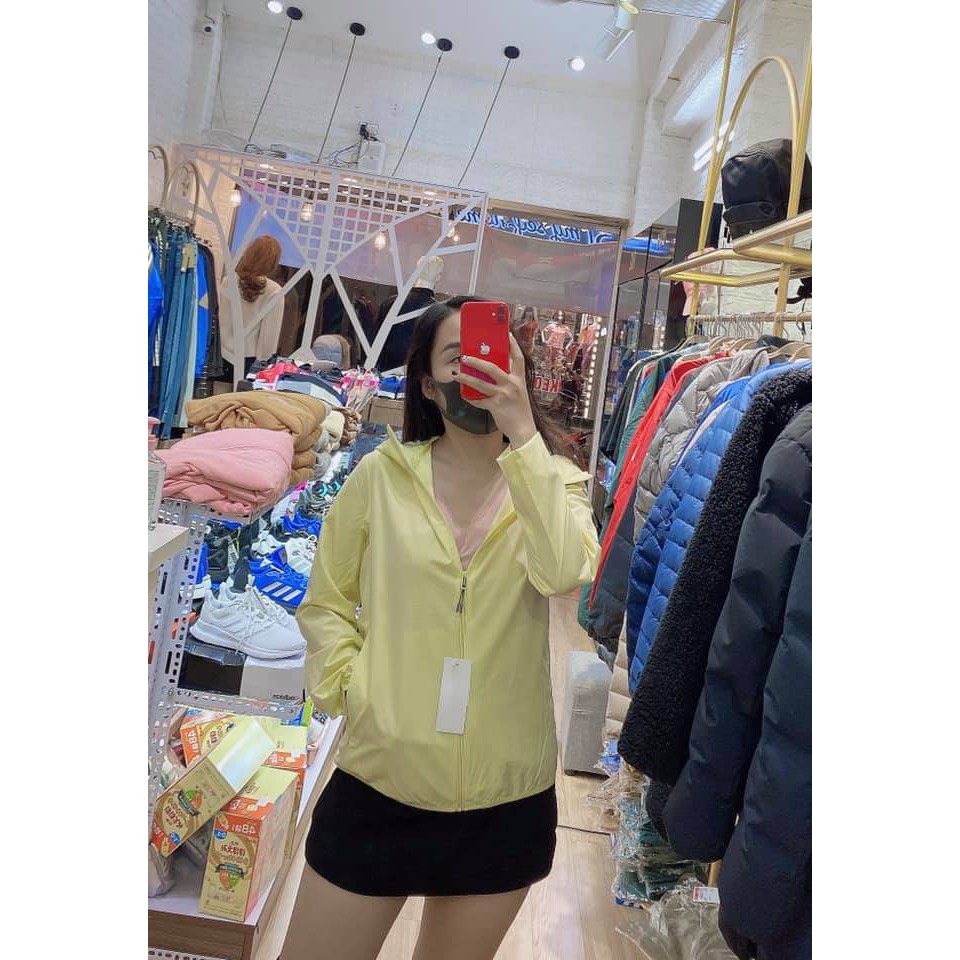 Áo chống nắng vải dù siêu nhẹ Uniqlo | BigBuy360 - bigbuy360.vn