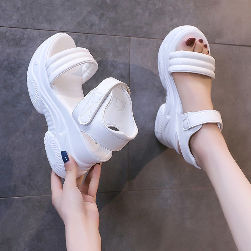 Giày Sandal Đế Dày Tăng Chiều Cao Mùa Hè 2022 Màu Đen Phong Cách Roman Dễ Phối Đồ Cho Nữ