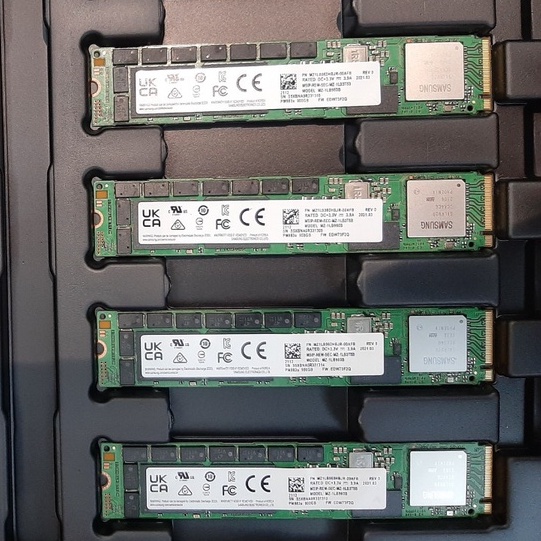 Ổ Cứng SSD 900GB 1.92TB Samsung PM983a Enterprise NVMe M2 PCIe Gen 3 x4 22110  - BH 1 Năm