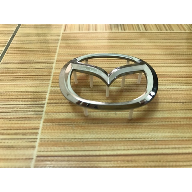 Lô gô vô lăng xe Mazda