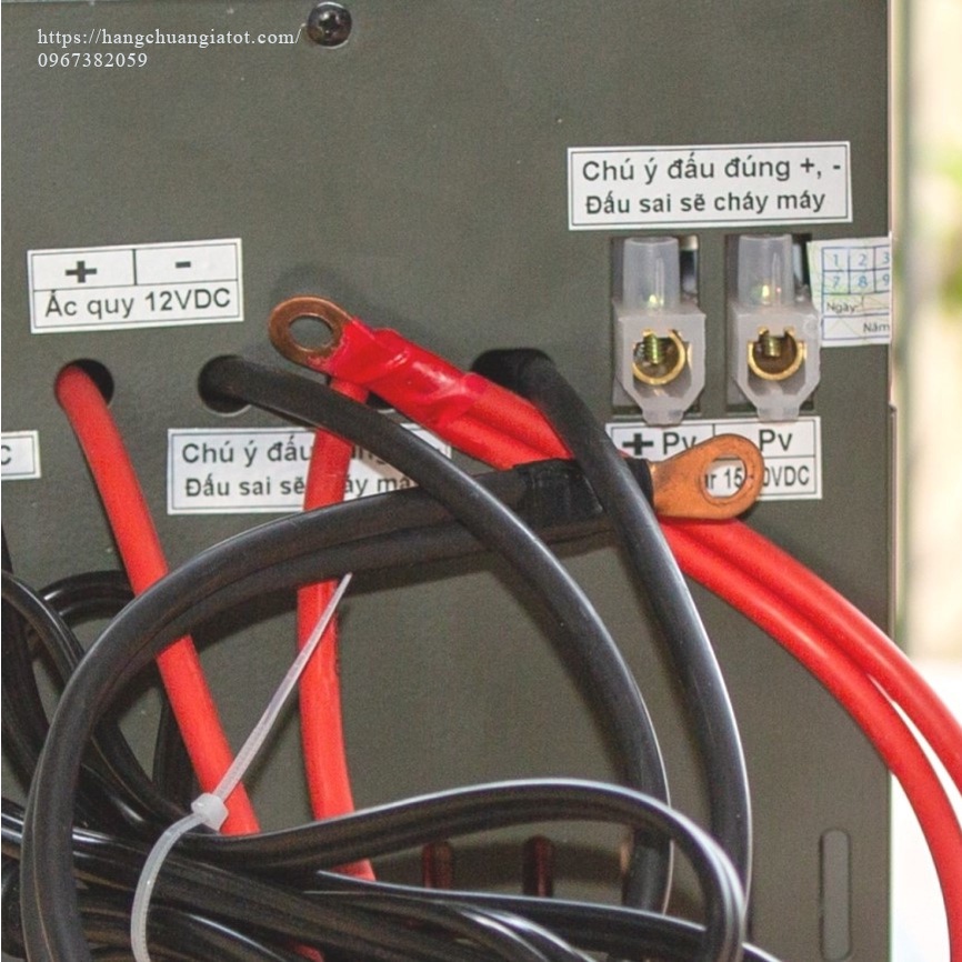 Máy hòa lưới điện tấm pin năng lượng mặt trời Inverter Solar 12V/600W Nhật Bản kiêm sạc bình ắc quy