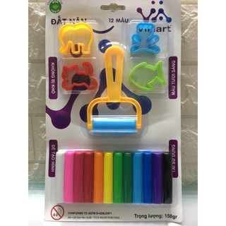 1 hộp đất nặn 12 màu có khuân và con lăn hàng Thái Lan chính hãng .