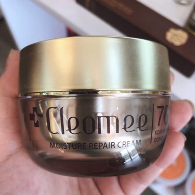 Kem dưỡng trắng da sữa lừa CLEOMEE moisture repair cream