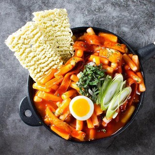 Sốt Nấu Bánh Gạo Bibigo Cay Ngọt Gói 120g - Lẩu Tokbokki phô mai Hàn Quốc - Hansik Kitchen