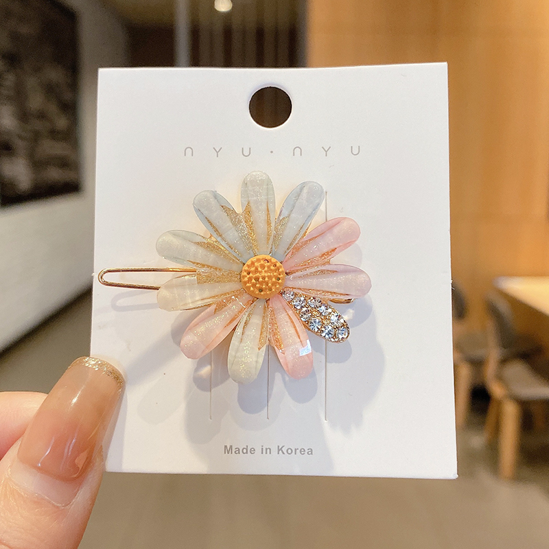 Kẹp tóc hình hoa cúc đính đá xinh xắn cho nữ
