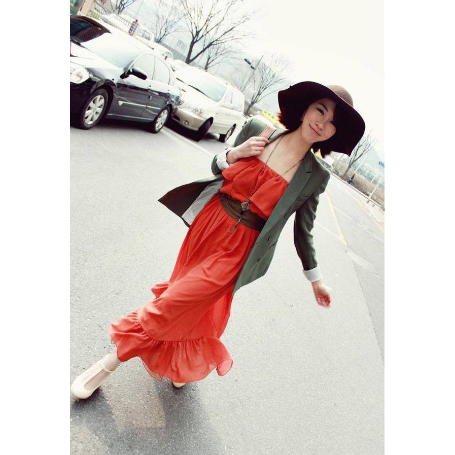 Đầm cúp ngực đỏ và đen