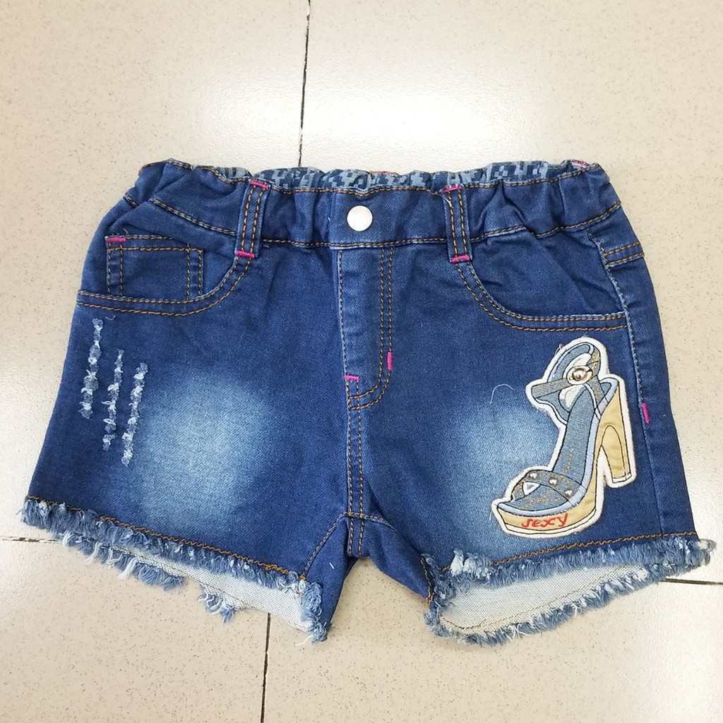 Quần short jean bé gái thêu giày size đại