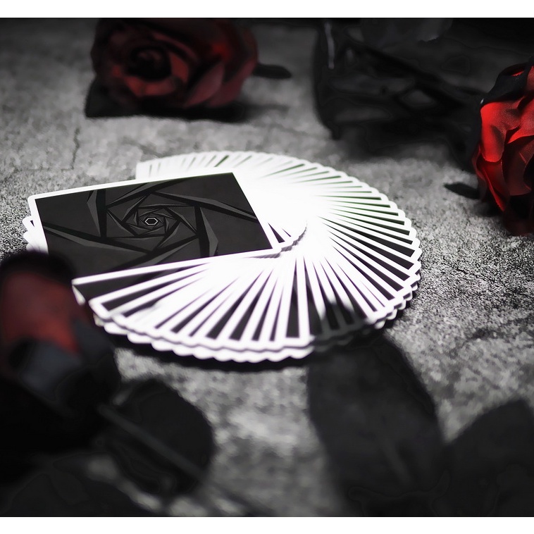 Bộ bài ảo thuật USA: Yuci Black Roses Playing Cards   - bài Mỹ - bài Tây
