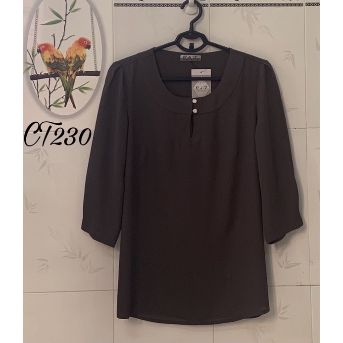 Áo kiểu trung niên cổ tròn phối nút