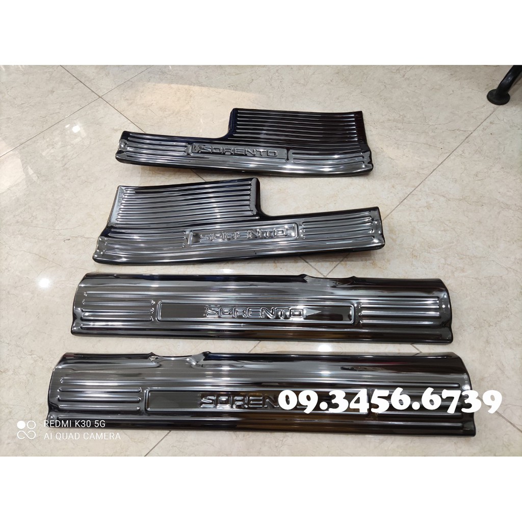 Ốp bậc cửa, nẹp bước chân trong xe Sorento 2021 2022- Bộ 4 Chi tiết+ tặng keo trợ dính trang trí chống xước bậc cửa xe