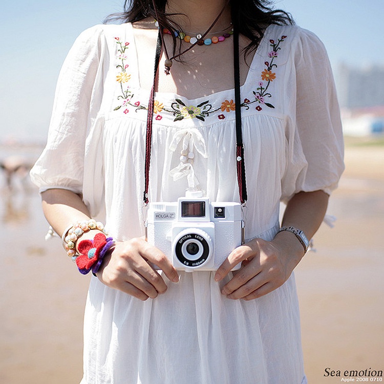 Holga 120n retro fool film camera phiên bản màu đen ống kính nhựa 120 đến 135 phim