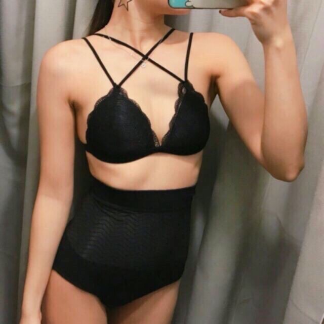 (6636)áo lót bra dây chéo_mút liền