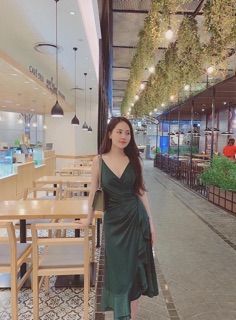 Váy lụa hai dây đuôi cá