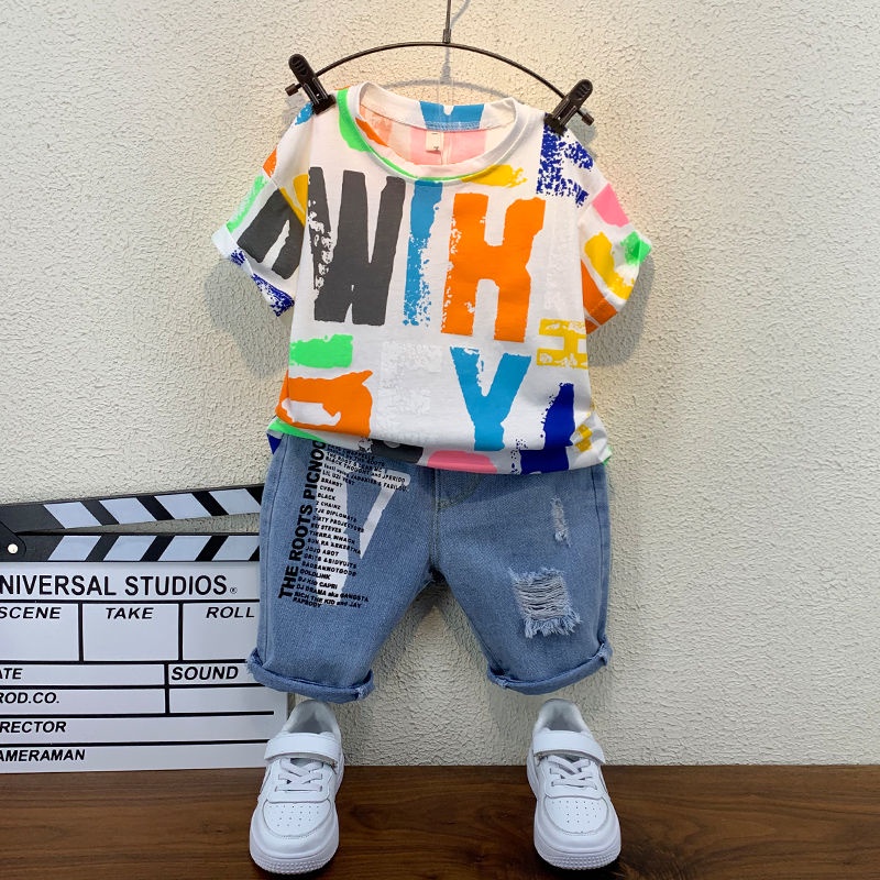 Bộ Áo Thun Cộc Tay In Chữ + Quần Jeans Ngắn Cho Bé