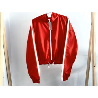 Áo khoác dù nữ croptop có dây rút lai bo sọc tay phản quang