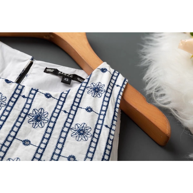 CÓ SẴN Váy sát nách vải thô thêu hoa