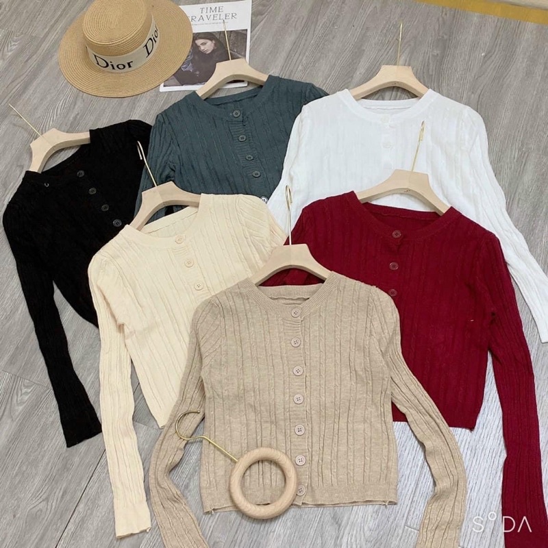 Áo Len Tăm Dáng Croptop Tay Dài Cổ Tròn Cài Cúc