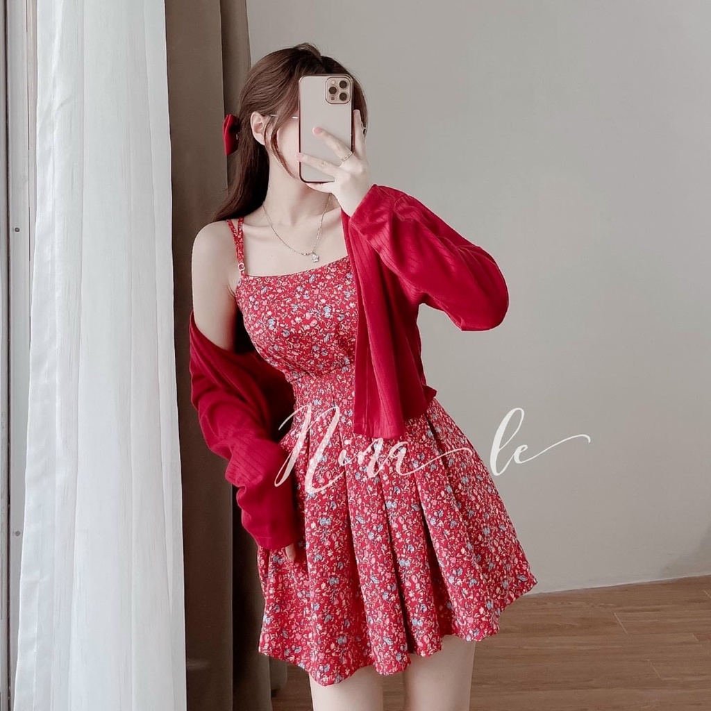 Set váy hai dây mix với áo khoác cùng tone hoa đỏ rực rỡ siêu xinh xắn dành cho các nàng đi chơi dịp tết, dự tiệc