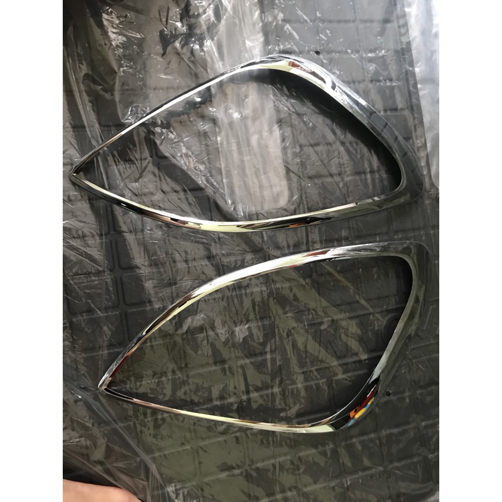 Ốp viền đèn pha, hậu xe Kia Caren 2011