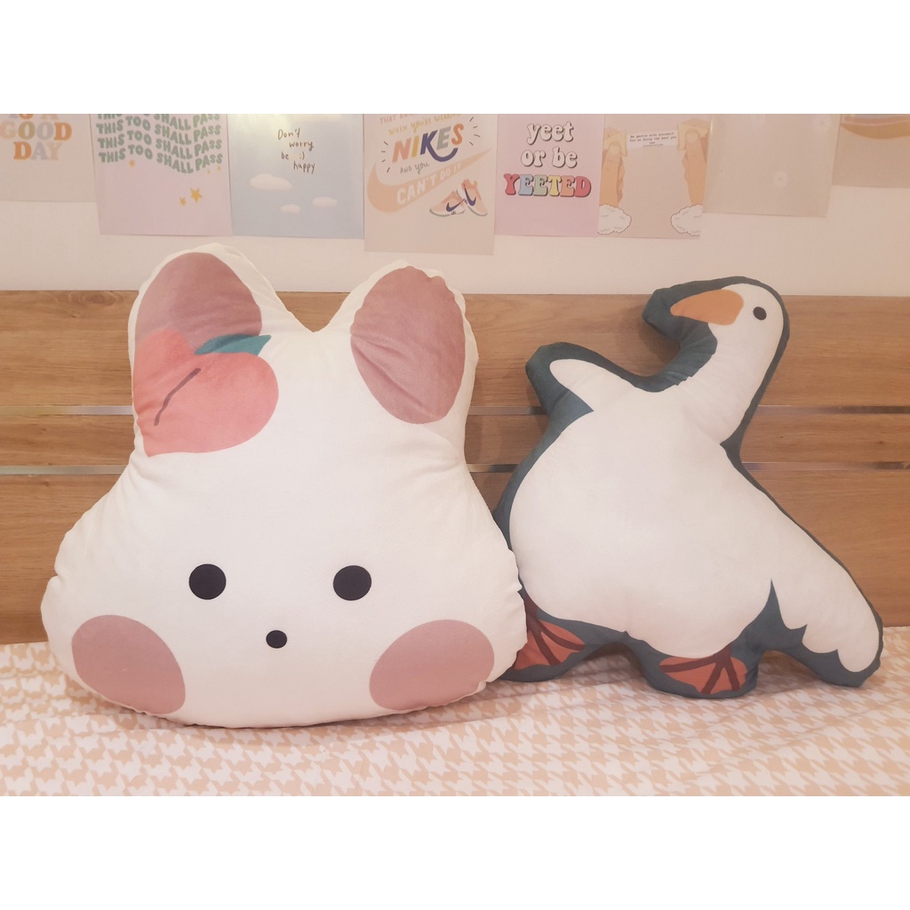 Gối ôm thú bông chất liệu nhung lông đào phong cách cute