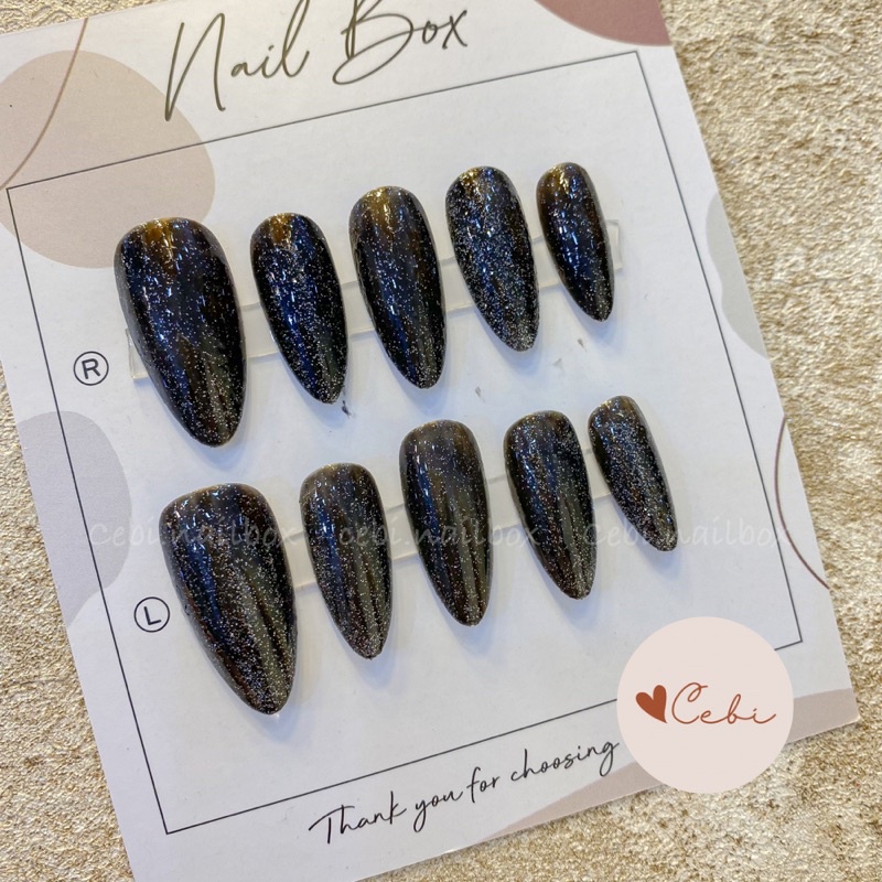 nailbox thiết kế sơn đen nhũ rắc ánh kim tuyến form oval c38