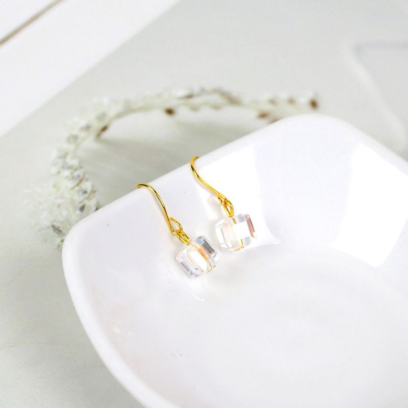 Bông Tai Pha Lê Lấp Lánh Đơn Giản Nhiều Màu Sắc Dành Cho Nữ