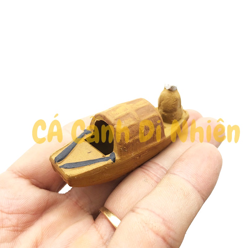 Ông cụ ngồi thuyền câu cá làm tiểu cảnh trang trí hồ cá size 6 cm