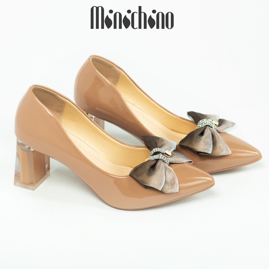 Giày búp bê nữ cao 7cm MINICHINO mũi nhọn da bóng, gót to bọc mika phối nơ thời trang màu nâu TC025