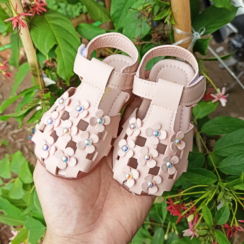 Sandal cho bé gái từ 0 đến 3 tuổi tập đi đế mềm chống trơn trượt phong cách Hàn Quốc D61
