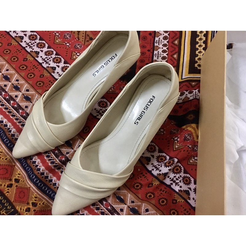 Thanh lý giày bít mũi