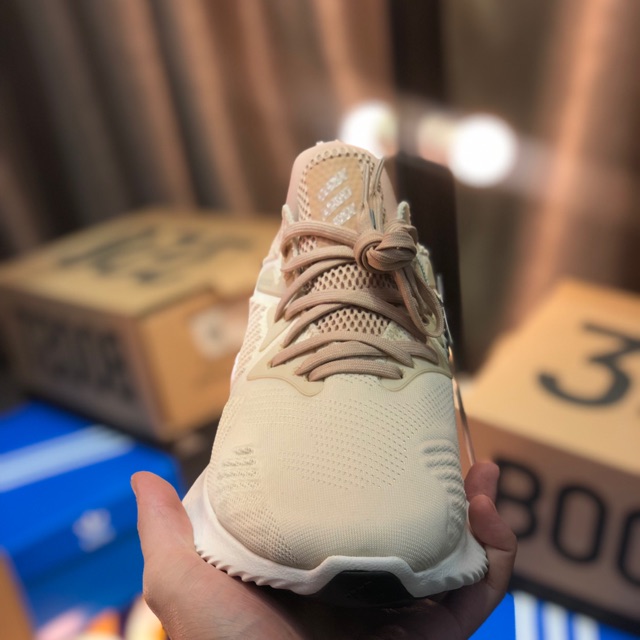 Giày thể thao adidas alphabounce