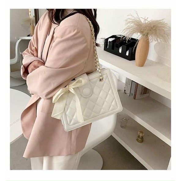 Túi đeo vai khuy cúc 95K, tặng kèm nơ xinh như ảnh,size 25 cm cực rộng rãi
