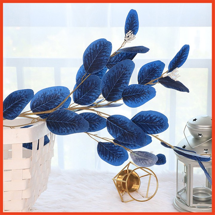Cành khuynh diệp màu xanh dương đậm trang trí lọ hoa siêu xinh