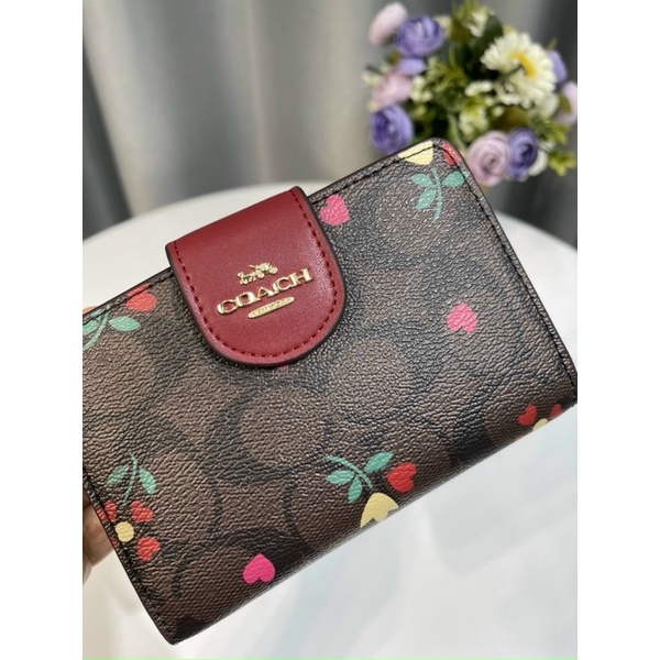 Ví Coach Medium hoa văn trẻ trung
