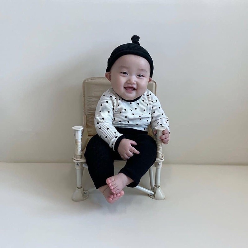 Bộ quần áo thun gân chấm bi dài tay tặng kèm mũ cho bé
