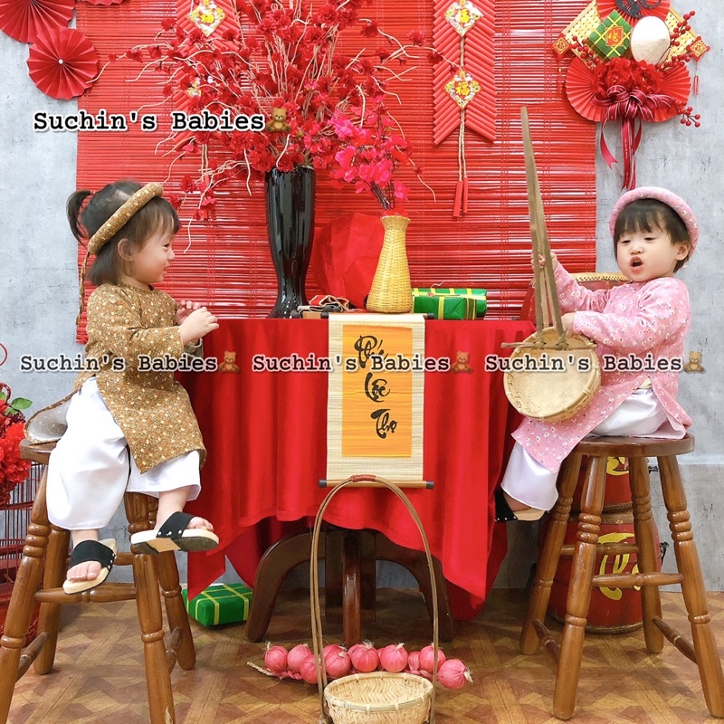 Áo dài nhung tăm cho bé gái Suchin