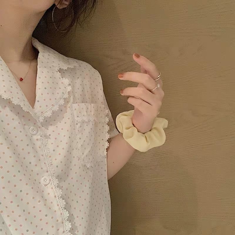 Bộ đồ ngủ ngắn tay họa tiết chấm bi phối ren xinh xắn