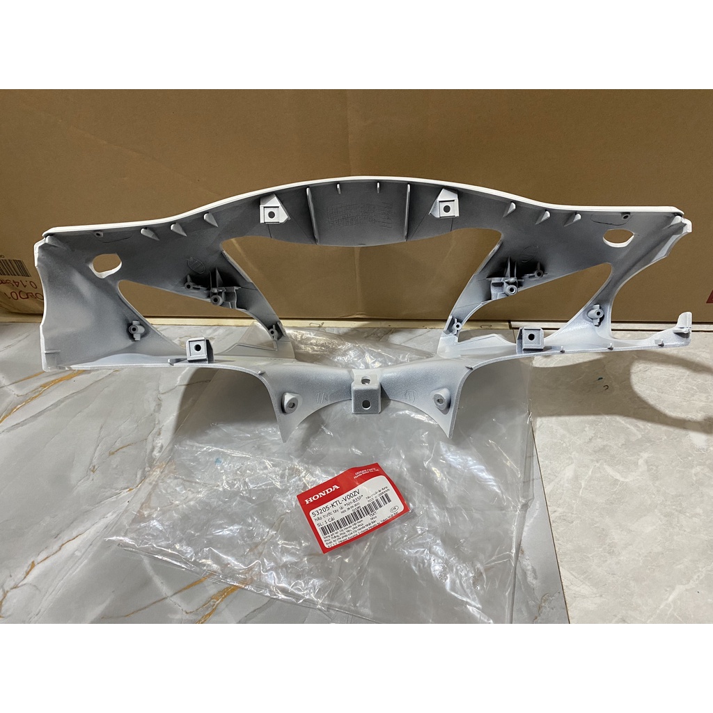 Nắp trước tay lái - Bàn thờ HONDA WAVE ANLPHA năm 2011 màu Trắng đục.