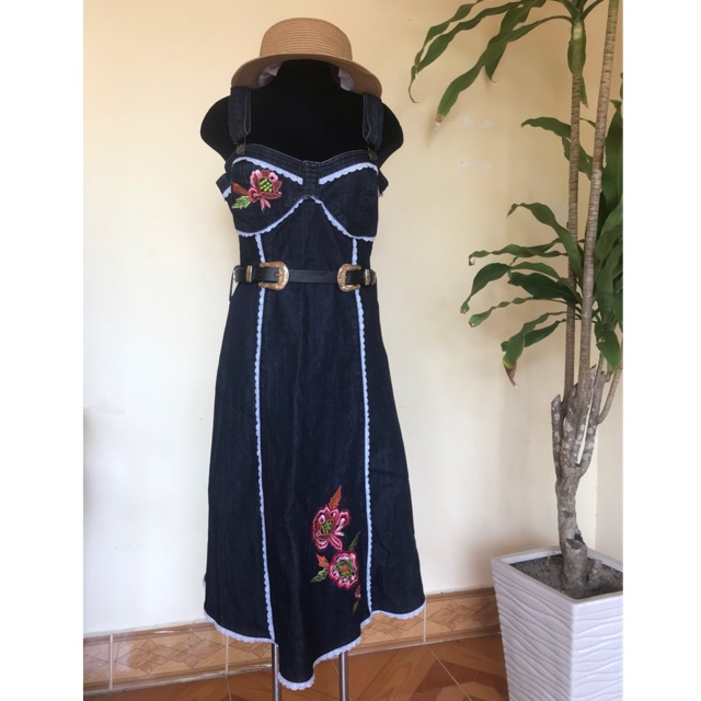 Đầm jeans thêu