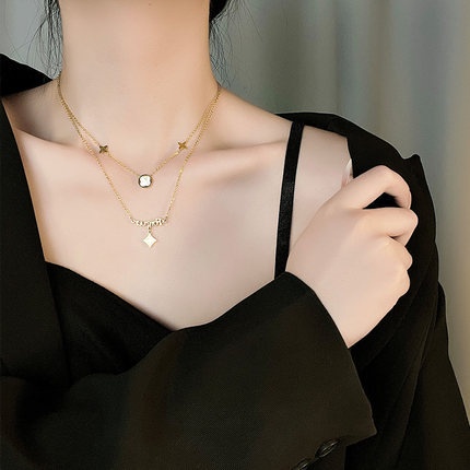 Vòng cổ hai lớp dây bằng thép titan hình cỏ bốn lá thời trang