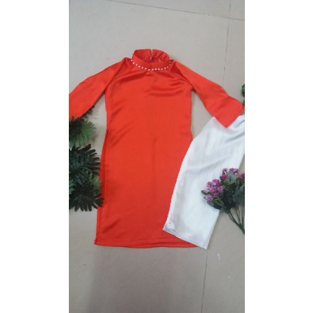Áo dài lụa đỏ kèm quần