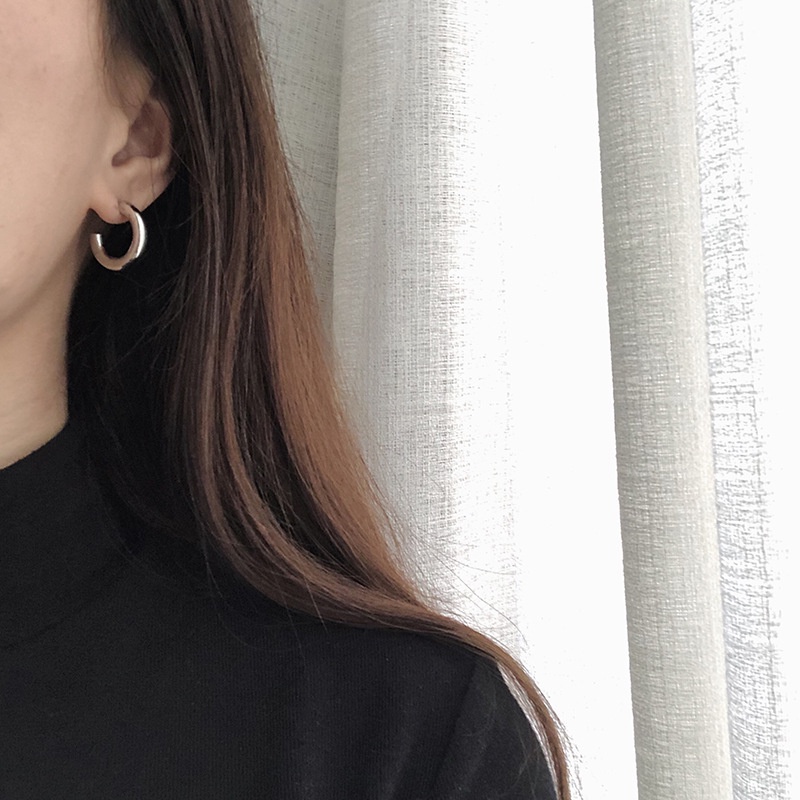 Bông tai nữ titan kiểu chữ C dày vintage không gỉ WE2206