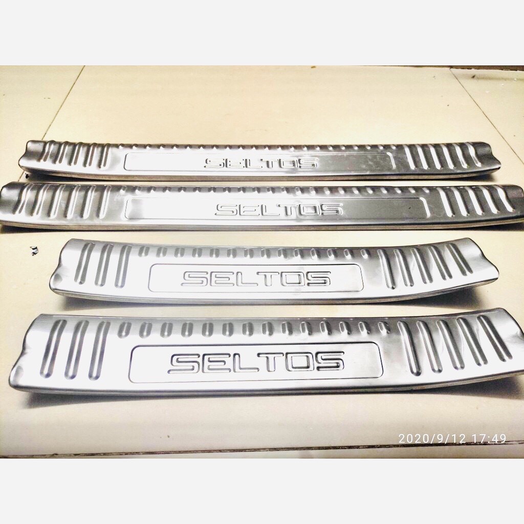 Ốp bậc cửa KIA SELTOS chống xước bảo vệ sơn xe, chất liệu inox 304 có sẵn keo 2 mặt siêu dính