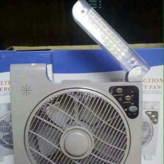 Quạt tích điện panasonic 2 ác quy có đèn