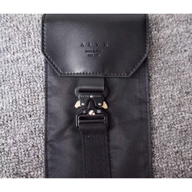 Túi đựng điện thoại 1017 ALYX 9SM phone buckle bag ss20