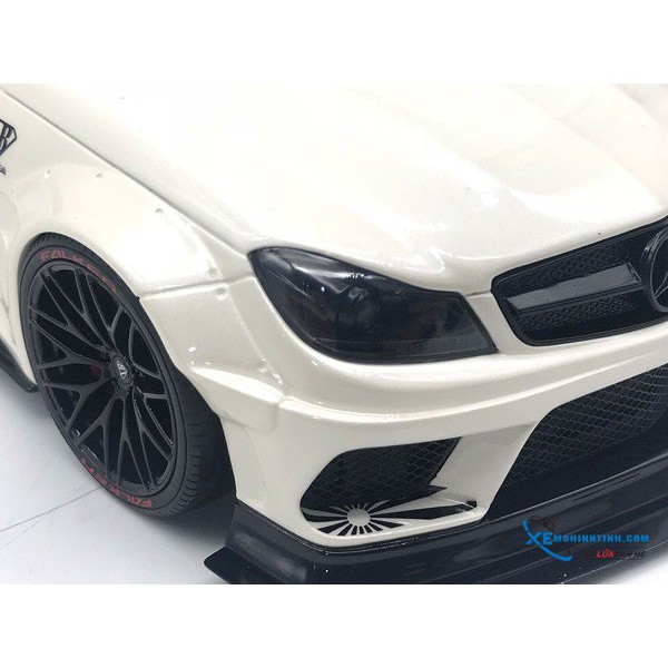 MẪU XE MÔ HÌNH TĨNH : Mercedes-Benz C63 LB Walk 1:18 GTSpirit ( Trắng )