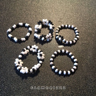 Nhẫn hạt cườm Hoa Daisy tông trắng đen | Handmade by Glamorizzz |