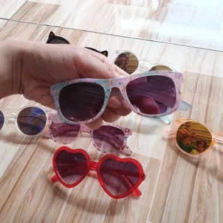Kính HM xuất dư xin chuẩn hãng cho bé gái